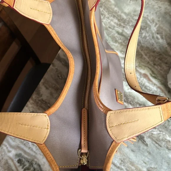 DOONEY & BURKE HANDBAG - Picture 9 of 10